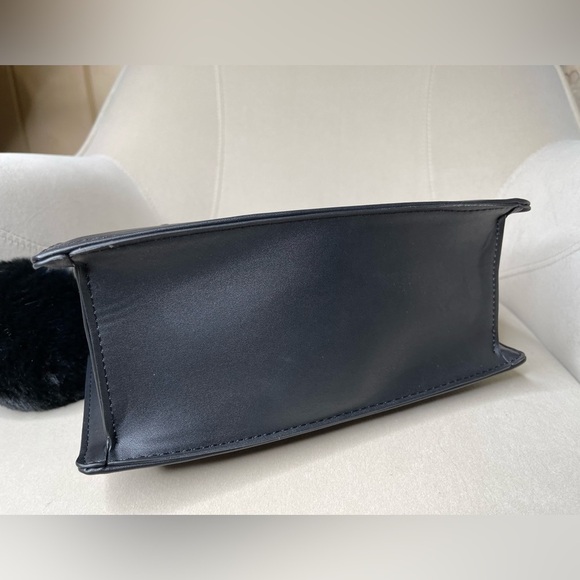 New! ALDO Black Women Shoulder Bag Quilted Black Chain Accent With Poof Charm - Picture 6 of 6